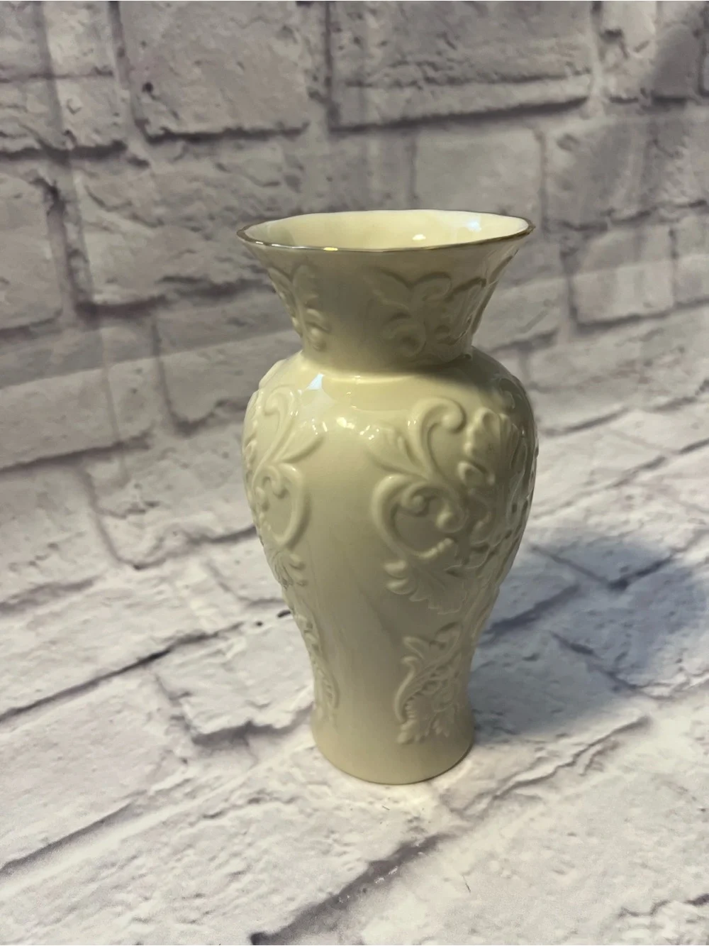 Vintage Lenox Georgian Collection Ivory Vase with 24K gold trim